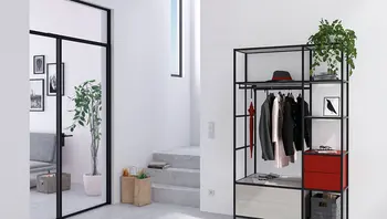 raumplus Zimmertüren überzeugen durch präzise Maßfertigung und elegantes Design mit Alurahmen. Modelle wie die Swing Door Slim Line lassen sich mit Sprossenprofilen vielfältig gestalten.